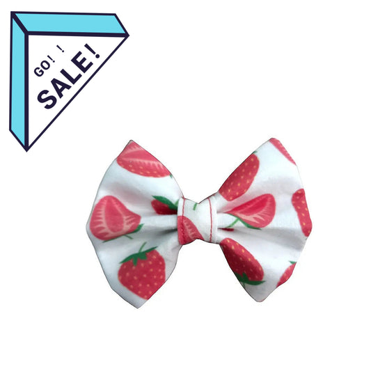 SALE| Bow Tie - Size S (Strawberries & Cream)